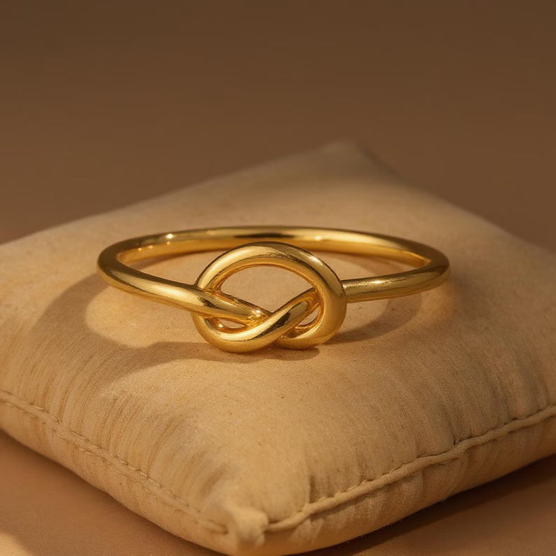 Minimalistic Knot Keepsake Ring