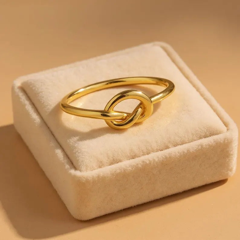 Minimalistic Knot Keepsake Ring
