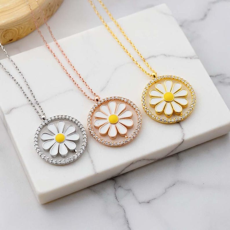 Daisy Hidden Name necklace