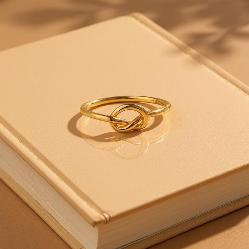 Minimalistic Knot Keepsake Ring