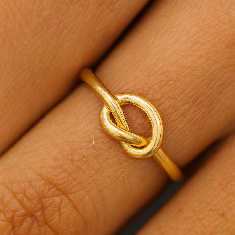 Minimalistic Knot Keepsake Ring
